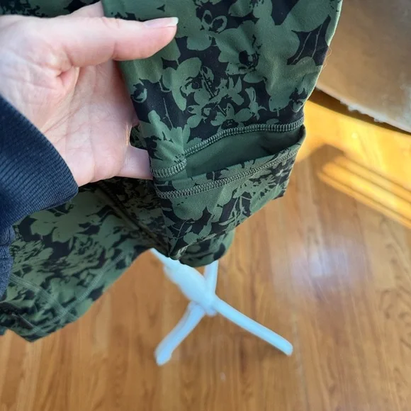 lululemon sz 12 Define Jacket Efflorescent Barracks Green Black - Picture 5 of 8